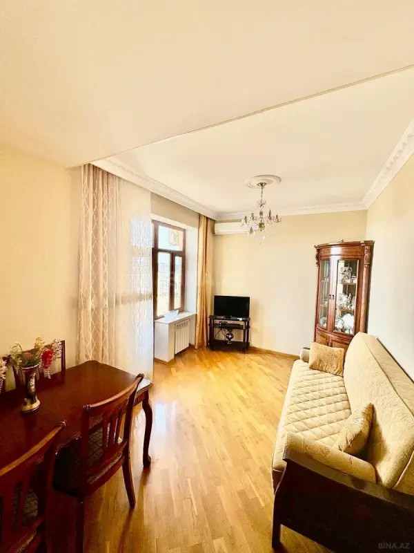 Satılır 2 otaqlı mənzil 63 m²