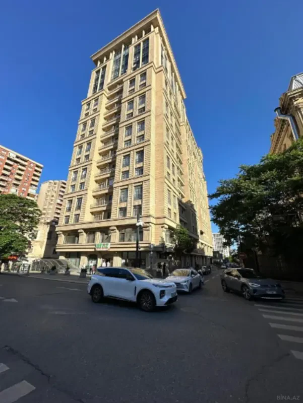 Satılır 3 otaqlı mənzil 170 m²