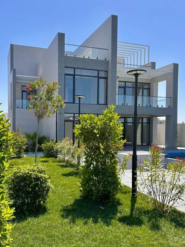 Satılır 12 otaqlı həyət evi 1700 m²