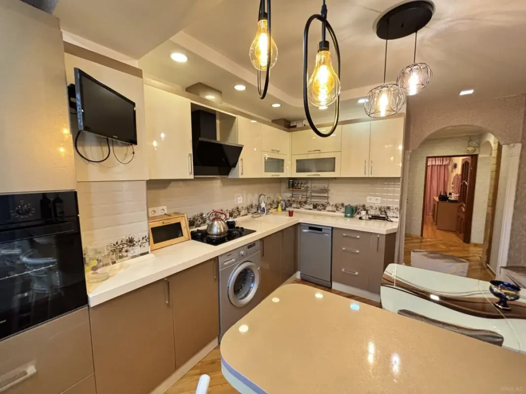 Satılır 4 otaqlı mənzil 110 m²