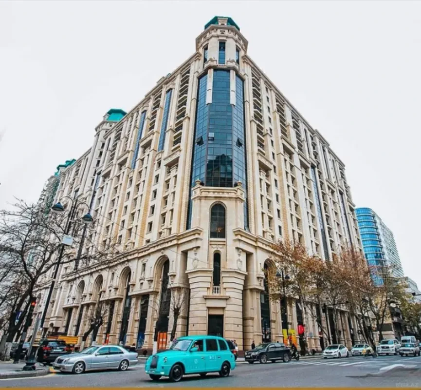 Satılır 2 otaqlı mənzil 108 m²