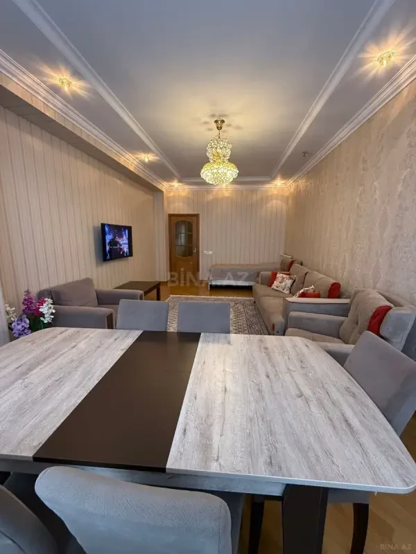Satılır 2 otaqlı mənzil 102 m²