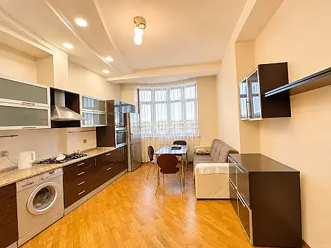 Kirayə verilir 3 otaqlı mənzil 145 m² — Bakı 3 otaq 145.00 m²