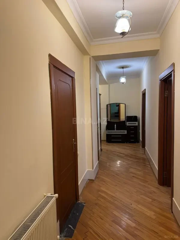 Kirayə verilir 2 otaqlı mənzil 74 m²