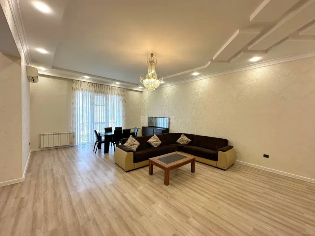 Kirayə verilir 3 otaqlı mənzil 140 m²