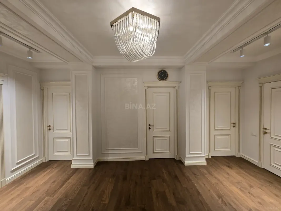 Satılır 4 otaqlı mənzil 160 m²