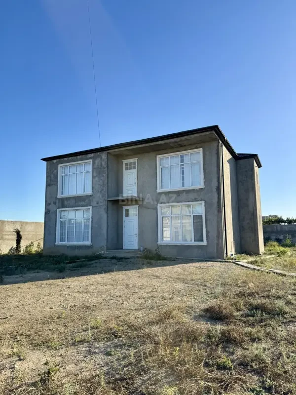 Satılır 6 otaqlı həyət evi 255 m²