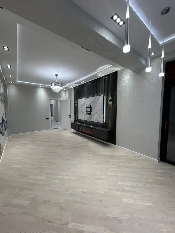 Satılır 3 otaqlı mənzil 134 m²