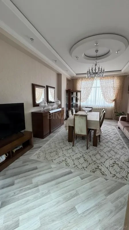 Satılır 3 otaqlı mənzil 110 m²