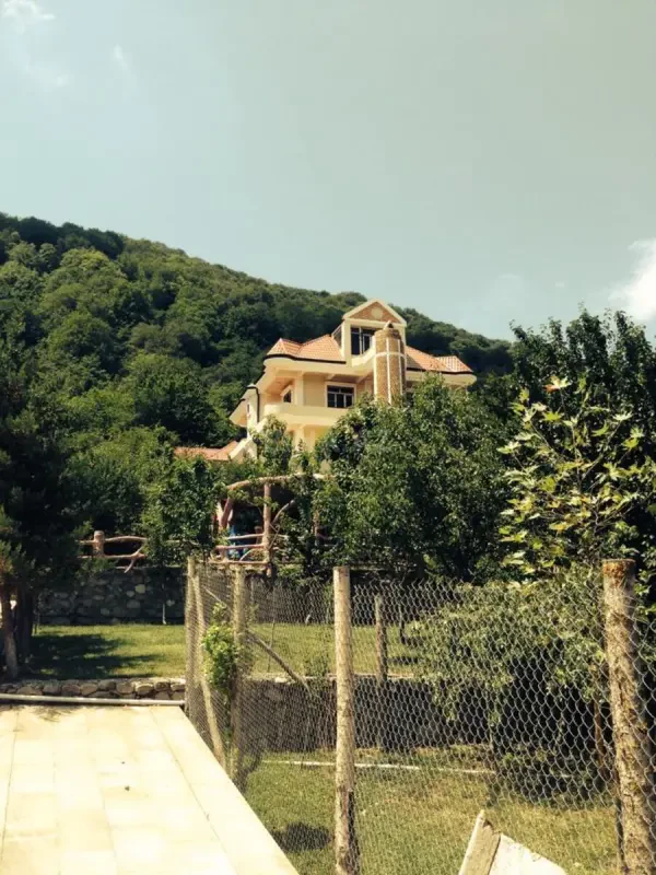 Satılır 10 otaqlı həyət evi 800 m²
