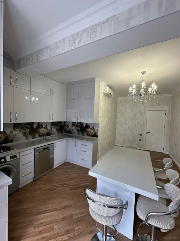 Kirayə verilir 3 otaqlı mənzil 130 m²
