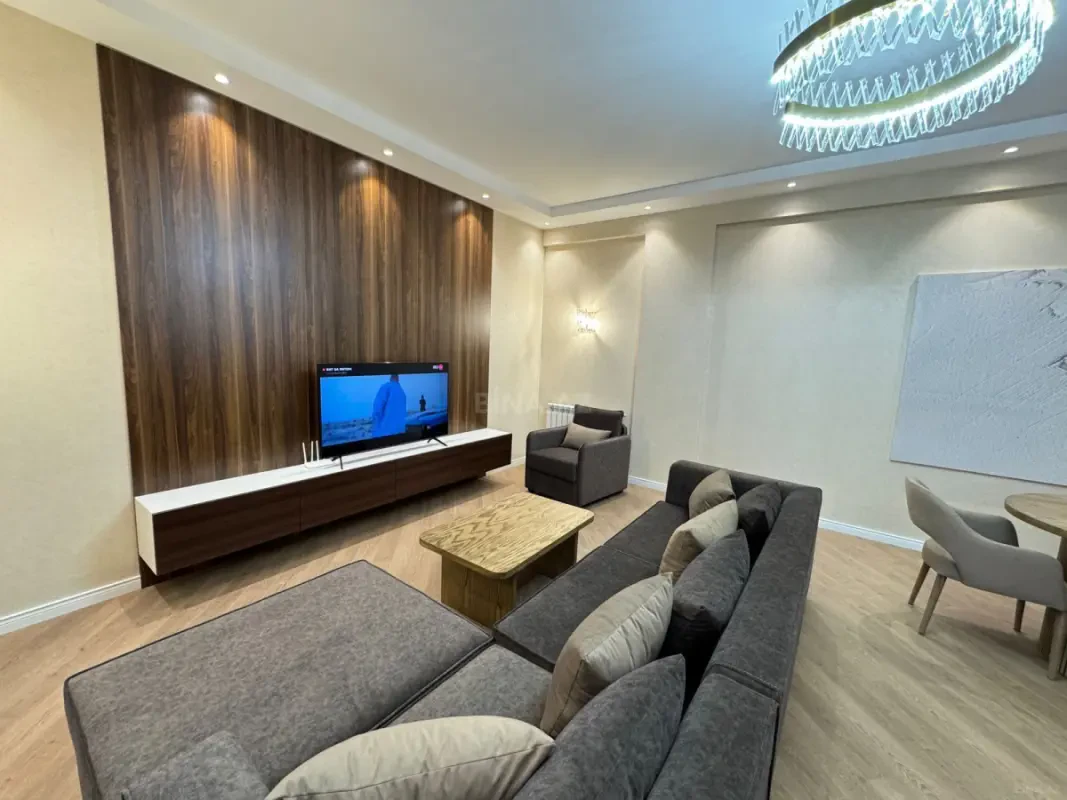 Kirayə verilir 3 otaqlı mənzil 140 m²