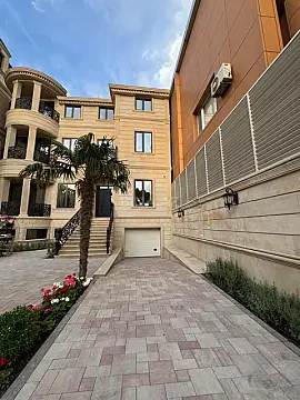 Satılır 8 otaqlı həyət evi 550 m² — Bakı 8 otaq 550.00 m²