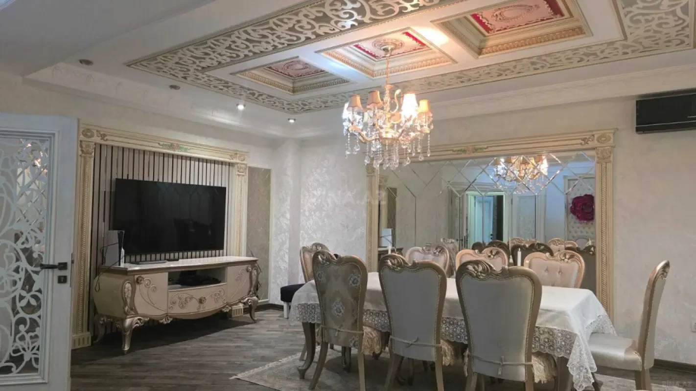 Satılır 4 otaqlı mənzil 185 m²