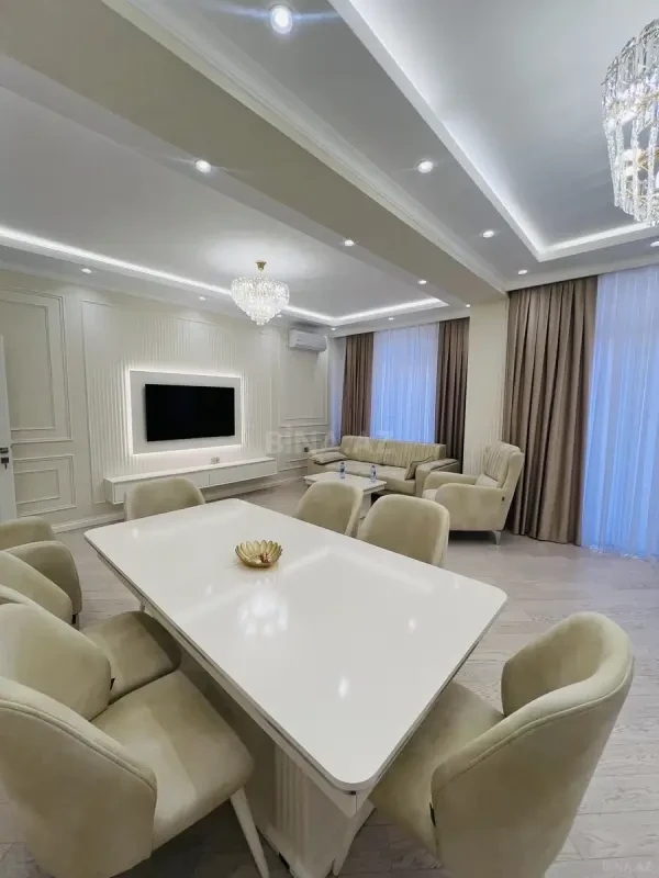 Kirayə verilir 2 otaqlı mənzil 90 m²