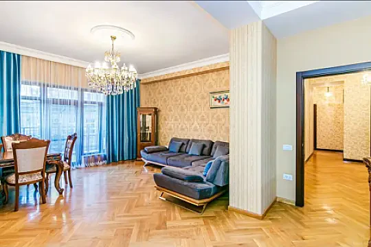 Kirayə verilir 3 otaqlı mənzil 160 m² — Bakı, Sahil qəs. 3 otaq 160.00 m²