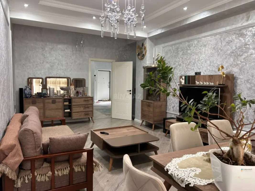 Satılır 4 otaqlı mənzil 145 m²
