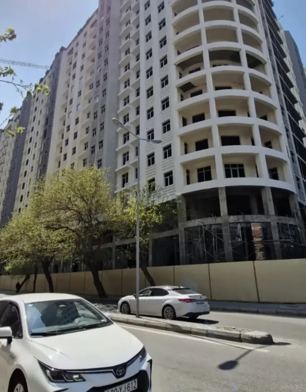 Satılır 2 otaqlı mənzil 114 m²