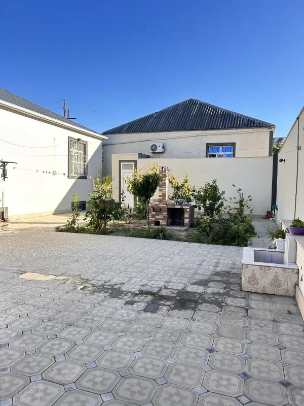 Satılır 4 otaqlı həyət evi 150 m²