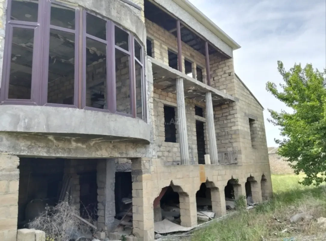 Satılır 5 otaqlı həyət evi 192 m²