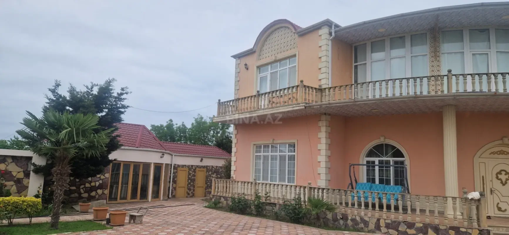 Satılır 8 otaqlı həyət evi 500 m²
