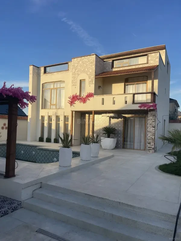 Satılır 5 otaqlı həyət evi 320 m²