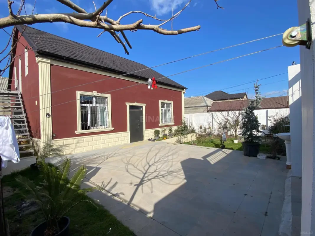 Satılır 3 otaqlı həyət evi 400 m²