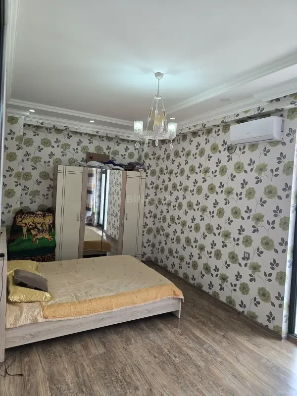 Kirayə verilir 2 otaqlı mənzil 102 m²