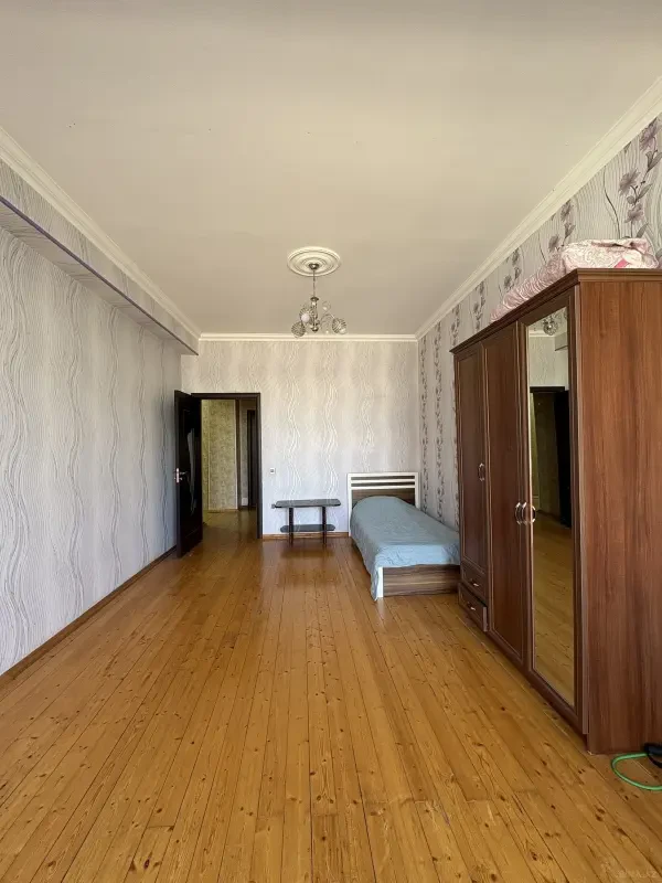 Kirayə verilir 3 otaqlı mənzil 145 m²