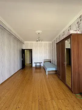 Kirayə verilir 3 otaqlı mənzil 145 m² — Bakı 3 otaq 145.00 m²