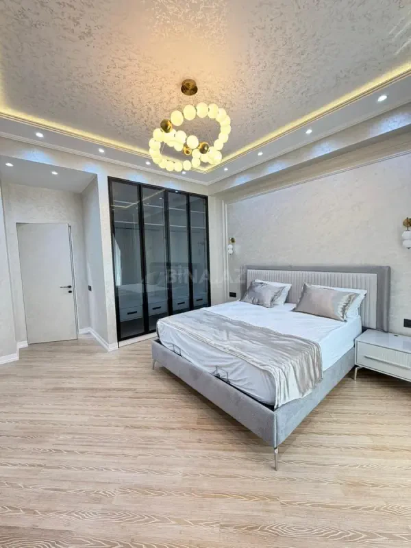 Satılır 3 otaqlı mənzil 130 m²