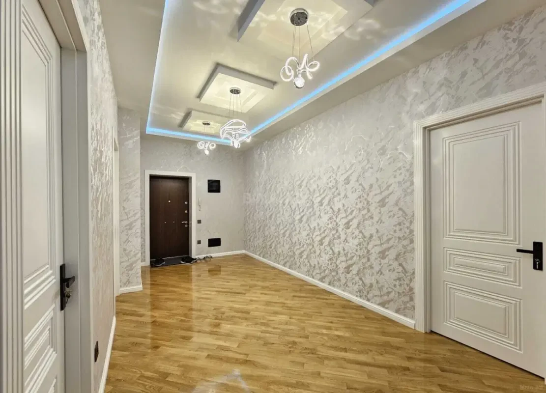 Satılır 3 otaqlı mənzil 126 m²