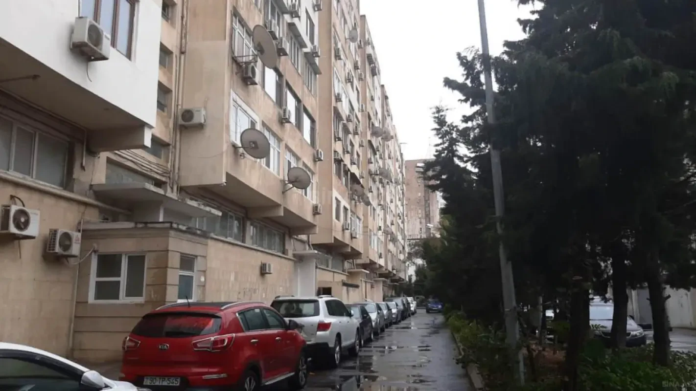 Satılır 4 otaqlı mənzil 125 m²