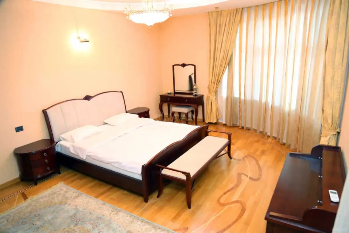 Kirayə verilir 4 otaqlı mənzil 210 m²