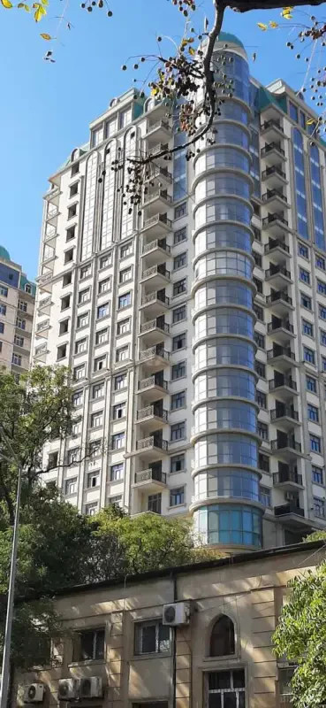 Satılır 3 otaqlı mənzil 153 m²