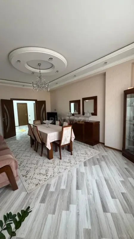 Satılır 3 otaqlı mənzil 108 m²