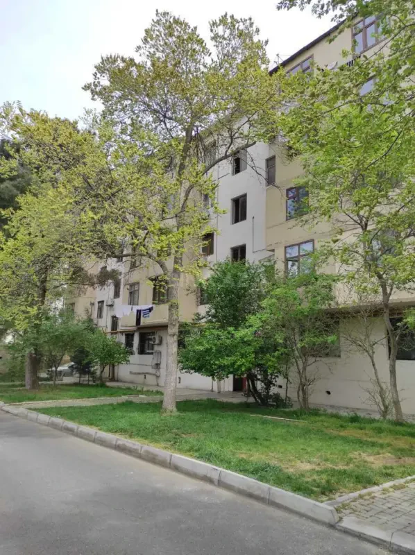 Satılır 1 otaqlı mənzil 42 m²