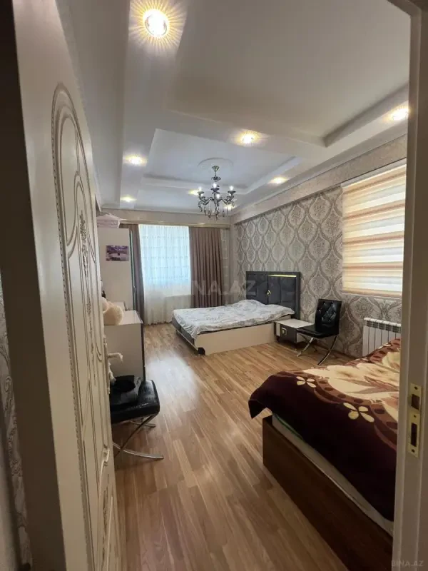 Satılır 3 otaqlı mənzil 140 m²