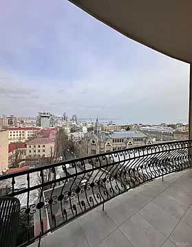 Kirayə verilir 3 otaqlı mənzil 120 m² — Bakı 3 otaq 120.00 m²