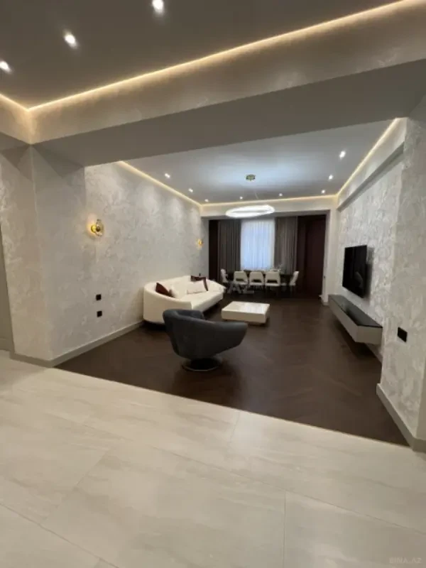 Satılır 3 otaqlı mənzil 140 m²