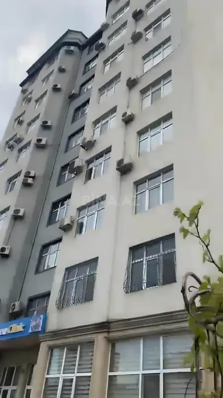 Satılır 4 otaqlı mənzil 130 m²