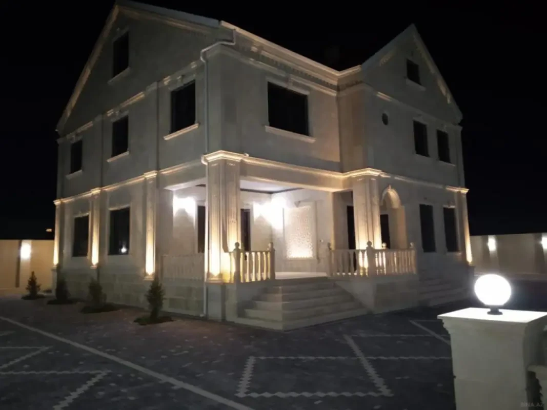 Satılır 8 otaqlı həyət evi 500 m²