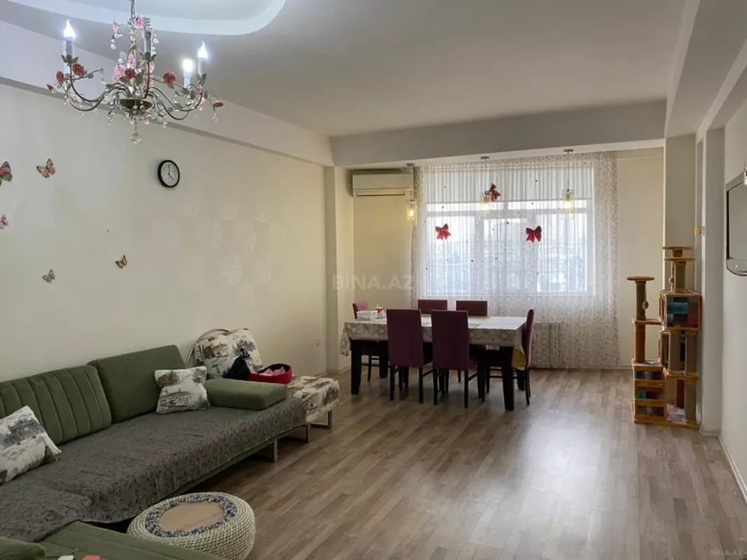 Kirayə verilir 2 otaqlı mənzil 81 m²