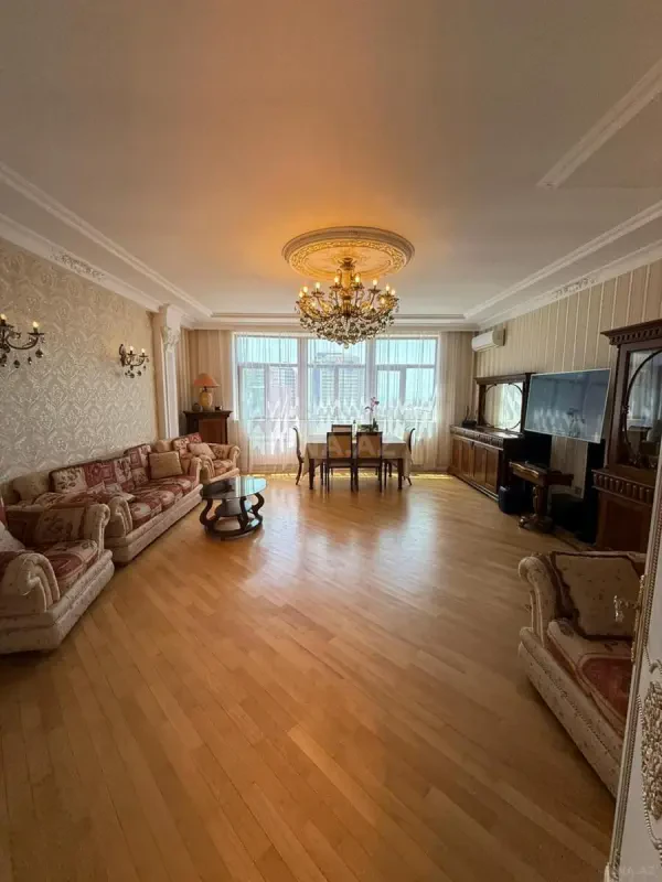 Satılır 3 otaqlı mənzil 140 m²