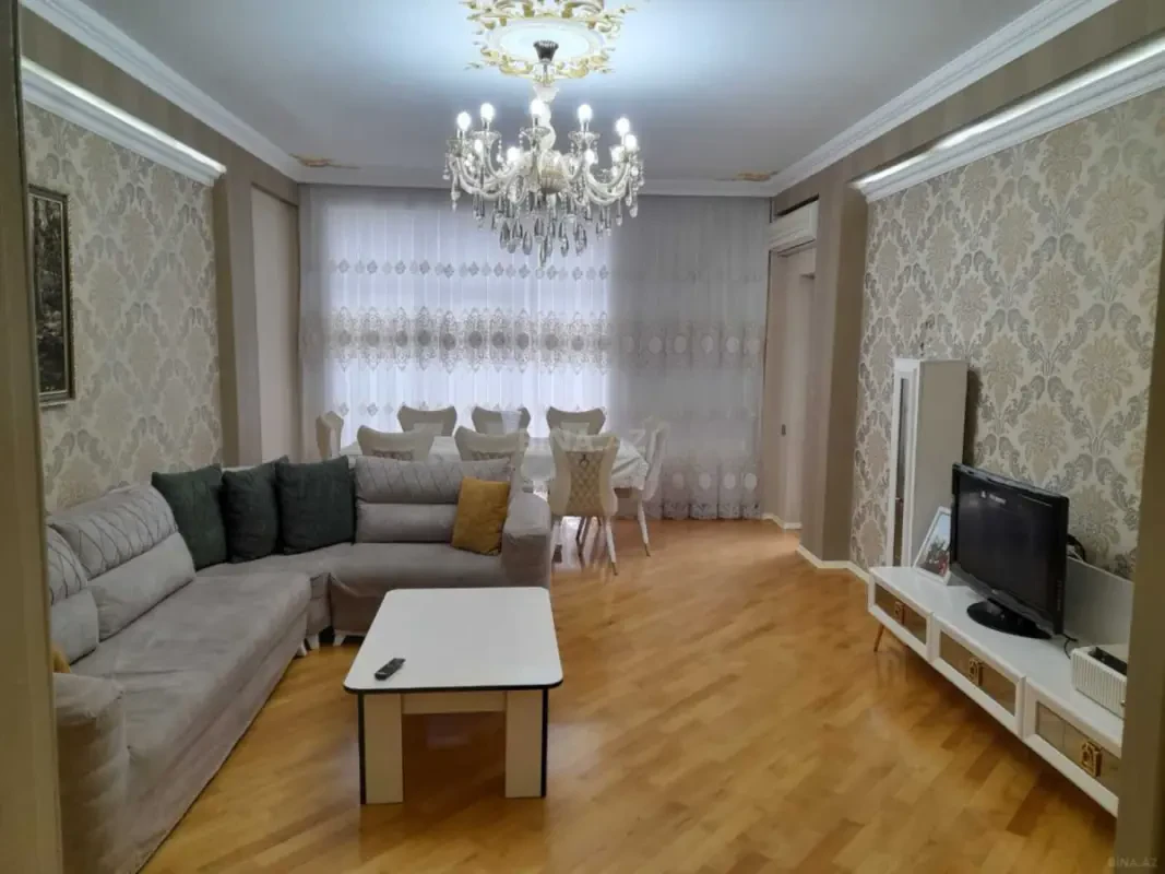 Satılır 3 otaqlı mənzil 125 m²