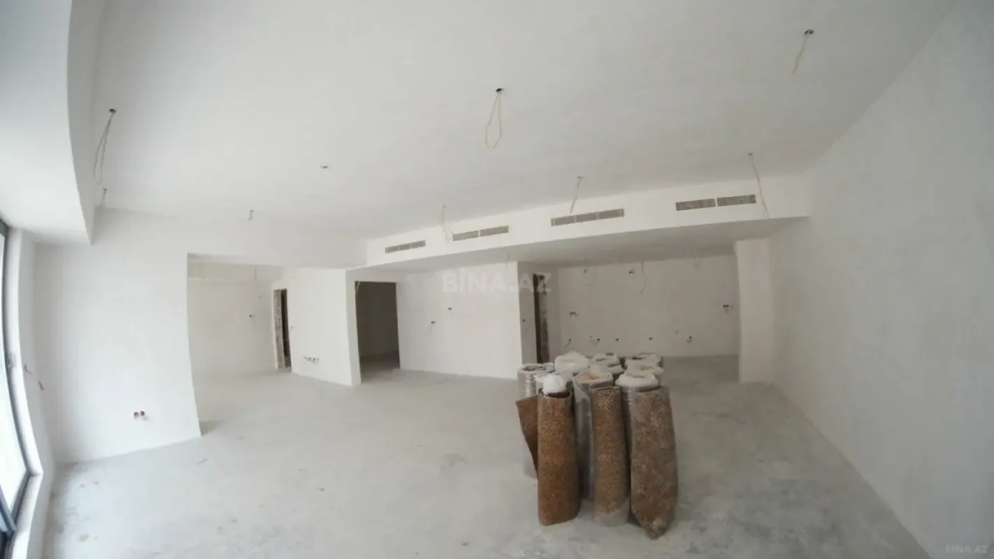 Satılır 4 otaqlı mənzil 178 m²