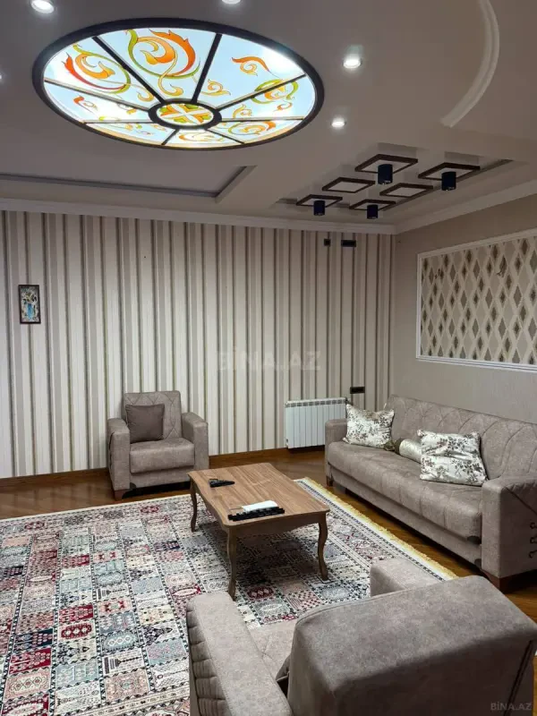 Kirayə verilir 4 otaqlı mənzil 168 m²