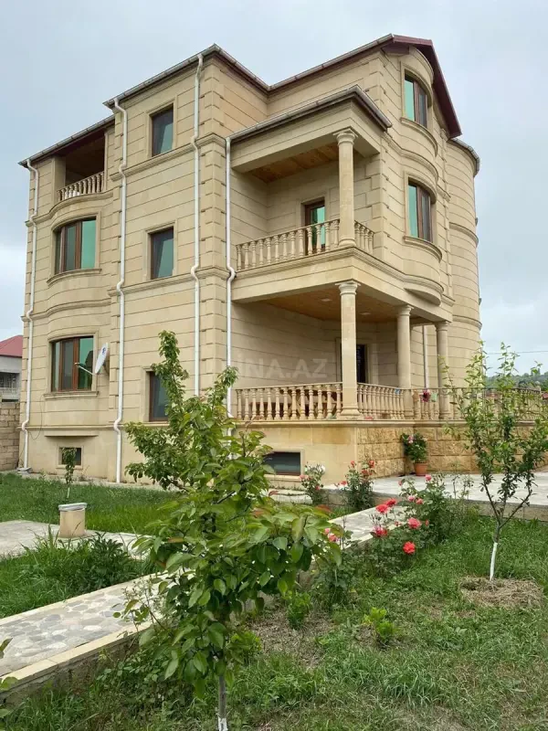 Satılır 5 otaqlı həyət evi 476 m²