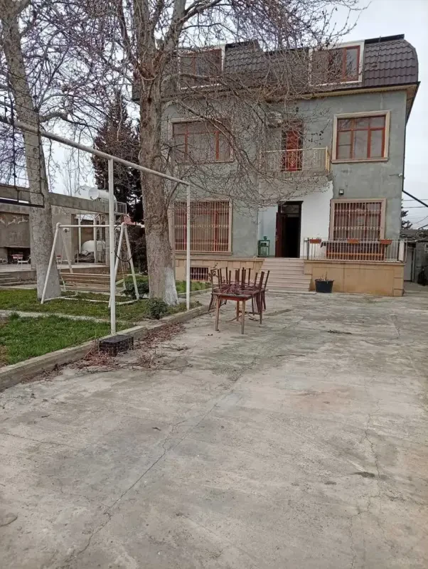 Satılır 10 otaqlı həyət evi 320 m²