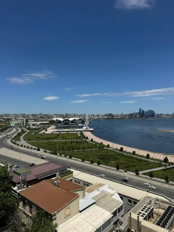 Satılır 4 otaqlı mənzil 236 m²